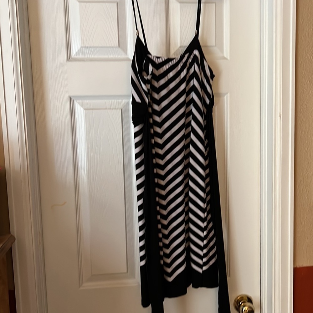 Dress - Picture 4 of 4